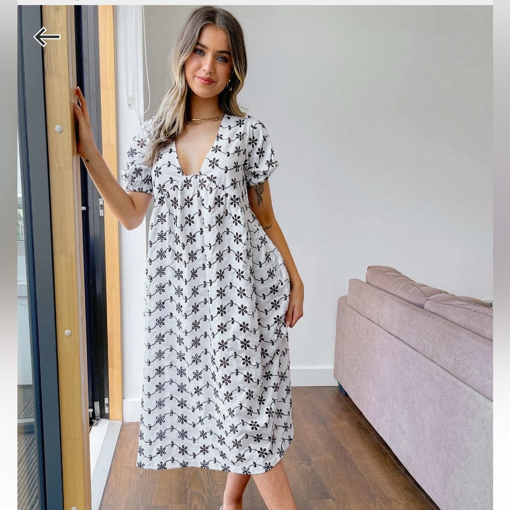 NWOT ASOS broderie v neck midi dress - Picture 2 of 10
